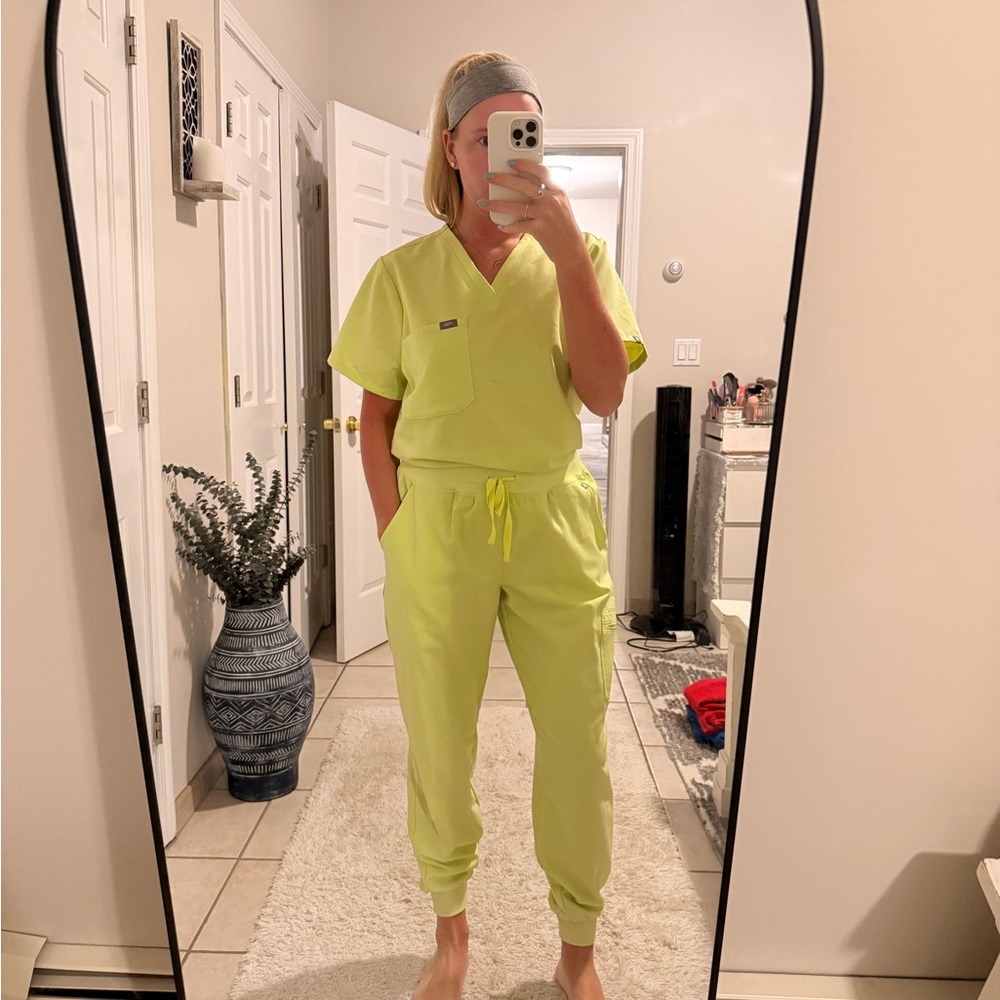 FIGS NEON SCRUB TOP AND BOTTOM!! BRAND NEW